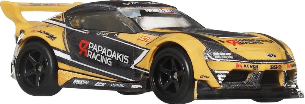Hot Wheels Team Transport #86 '20 Toyota GR Supra & Fleet Street, Real Riders, Metal/Metal, escala 1:64