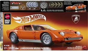Mattel Brick Shop Hot Wheels Lamborghini Miura P400 SV Set de construcción | 1523 Piezas Pegatinas Personalizadas, Coche Metal a escala 1:64 Serie Premium para Adultos Coleccionistas y Niños 10+, JHF61
